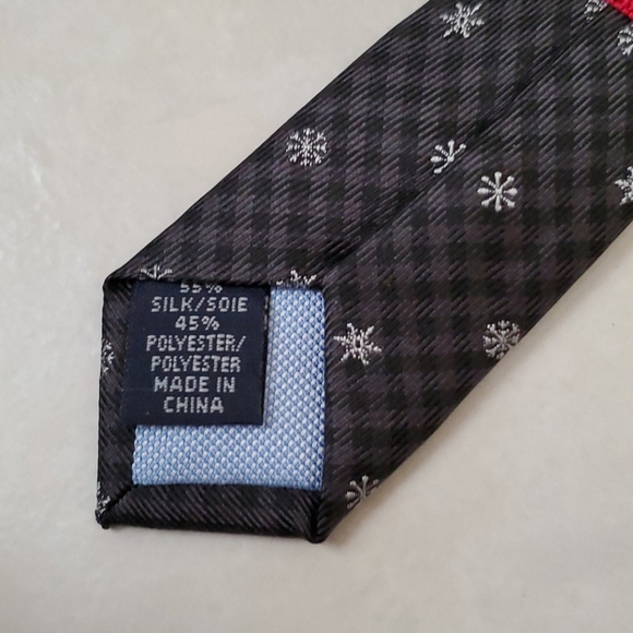 NWOT Tommy Hilfiger Men's Checkered Snowflake Tie - Picture 5 of 5